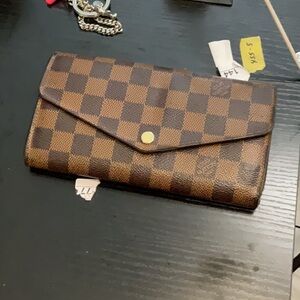 LV Damier Sara